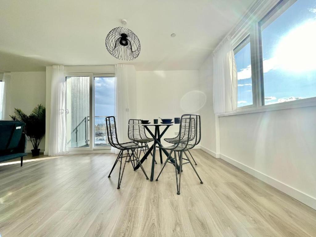 Bayard Plaza Penthouse Apartments Peterborough Bagian luar foto