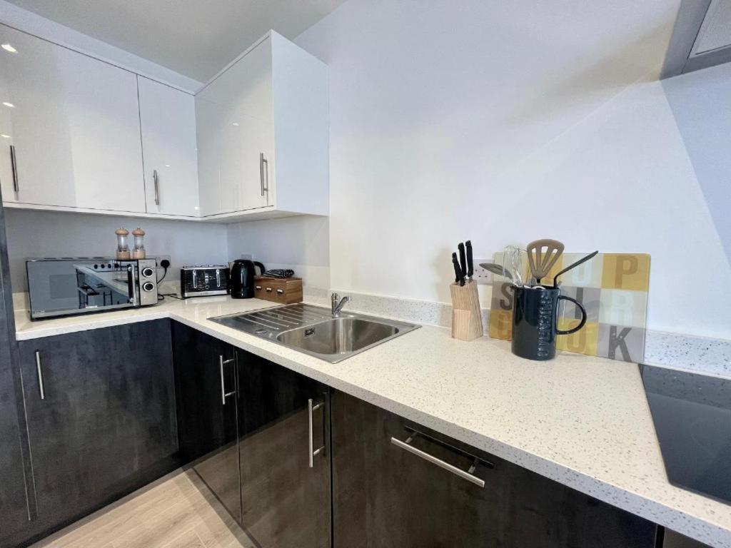 Bayard Plaza Penthouse Apartments Peterborough Bagian luar foto